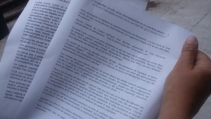 Lecture du courrier par une adhérente